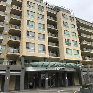glenelg-holiday-apartments-pier.adelaidehotels-au.com/